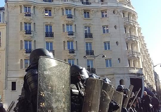Le pouvoir néolibéral accentue les violences policières